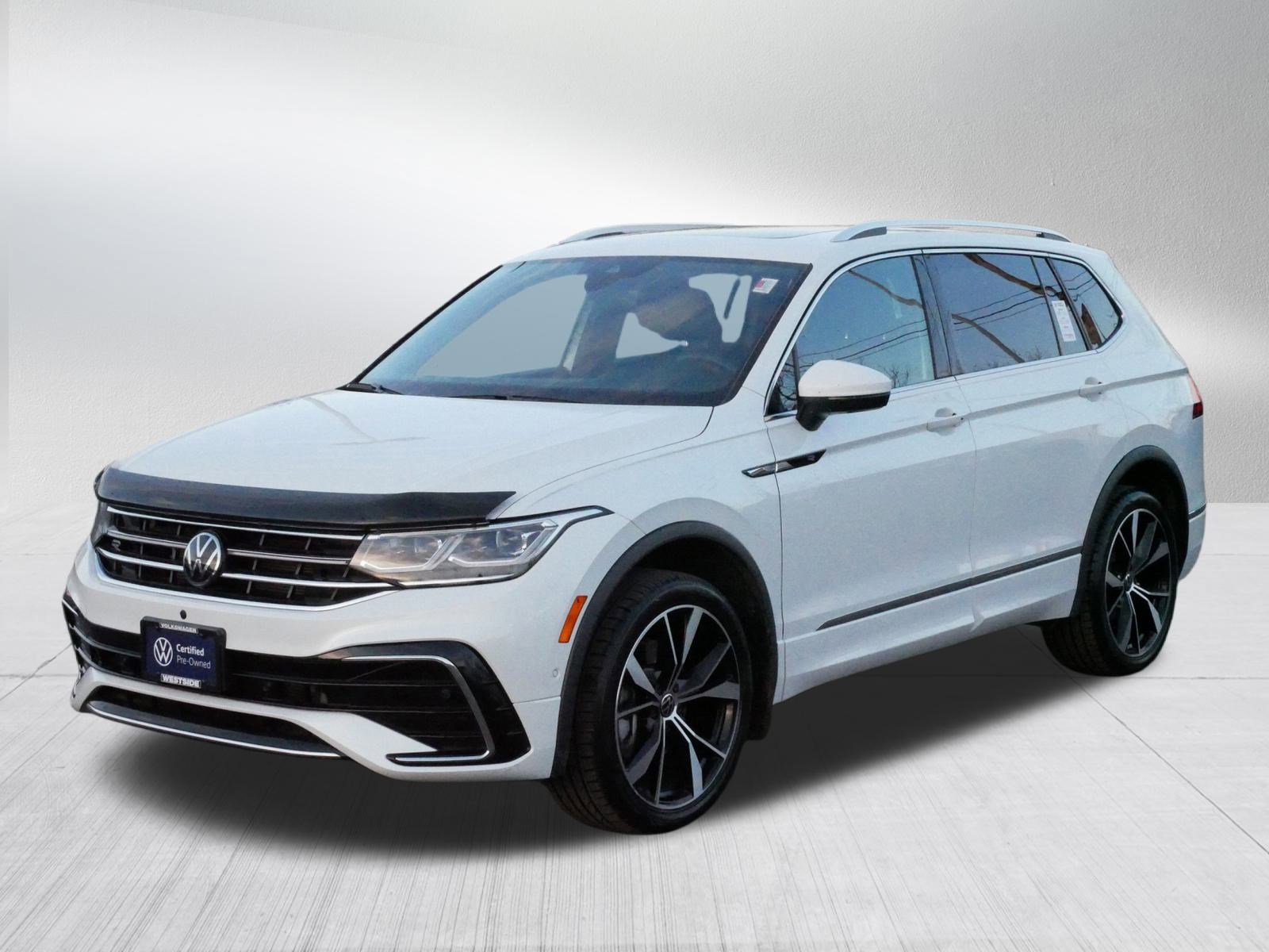 Certified 2022 Volkswagen Tiguan SEL R-Line image 3