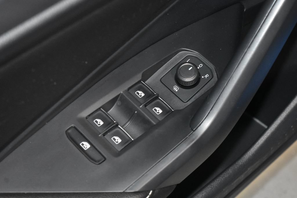 Used 2024 Volkswagen Jetta SE FWD image 5