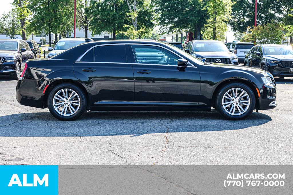 Used 2017 Chrysler 300 Limited RWD image 10
