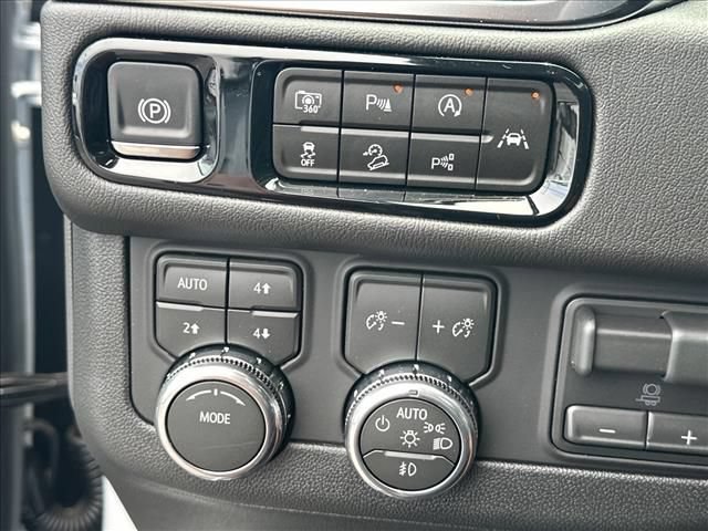 New 2026 GMC Yukon Denali w/ Denali Reserve Package AWD/4WD image 32