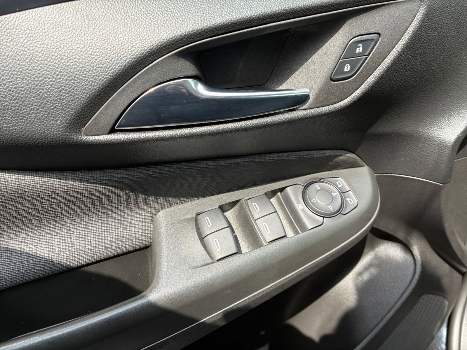 Used 2025 Buick Envista Preferred FWD image 18