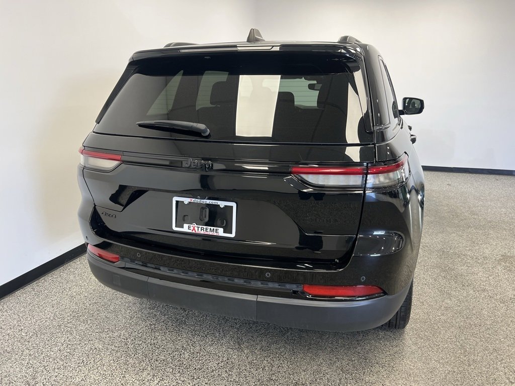 Used 2024 Jeep Grand Cherokee Altitude image 6