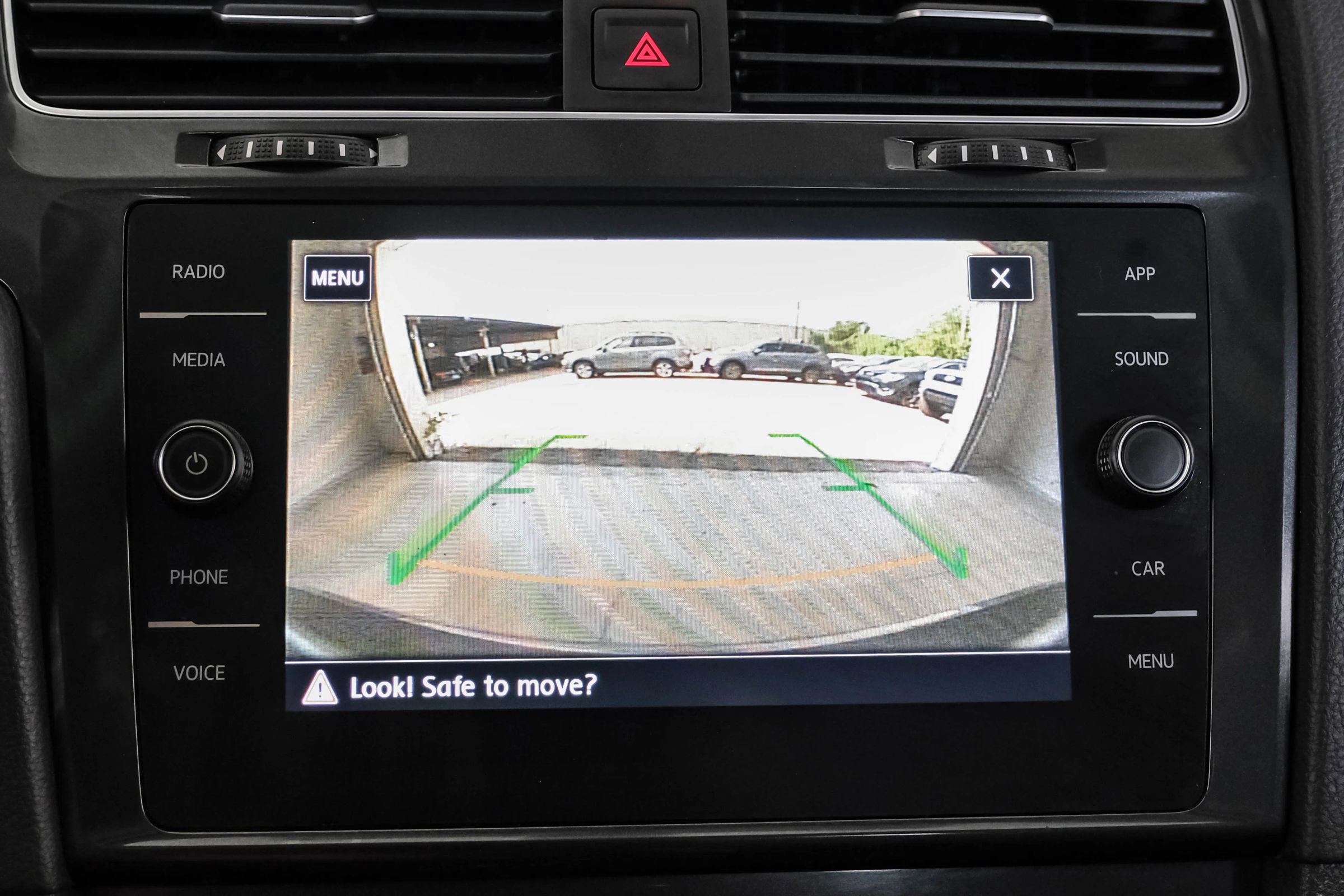 Used 2019 Volkswagen Golf SE FWD image 21