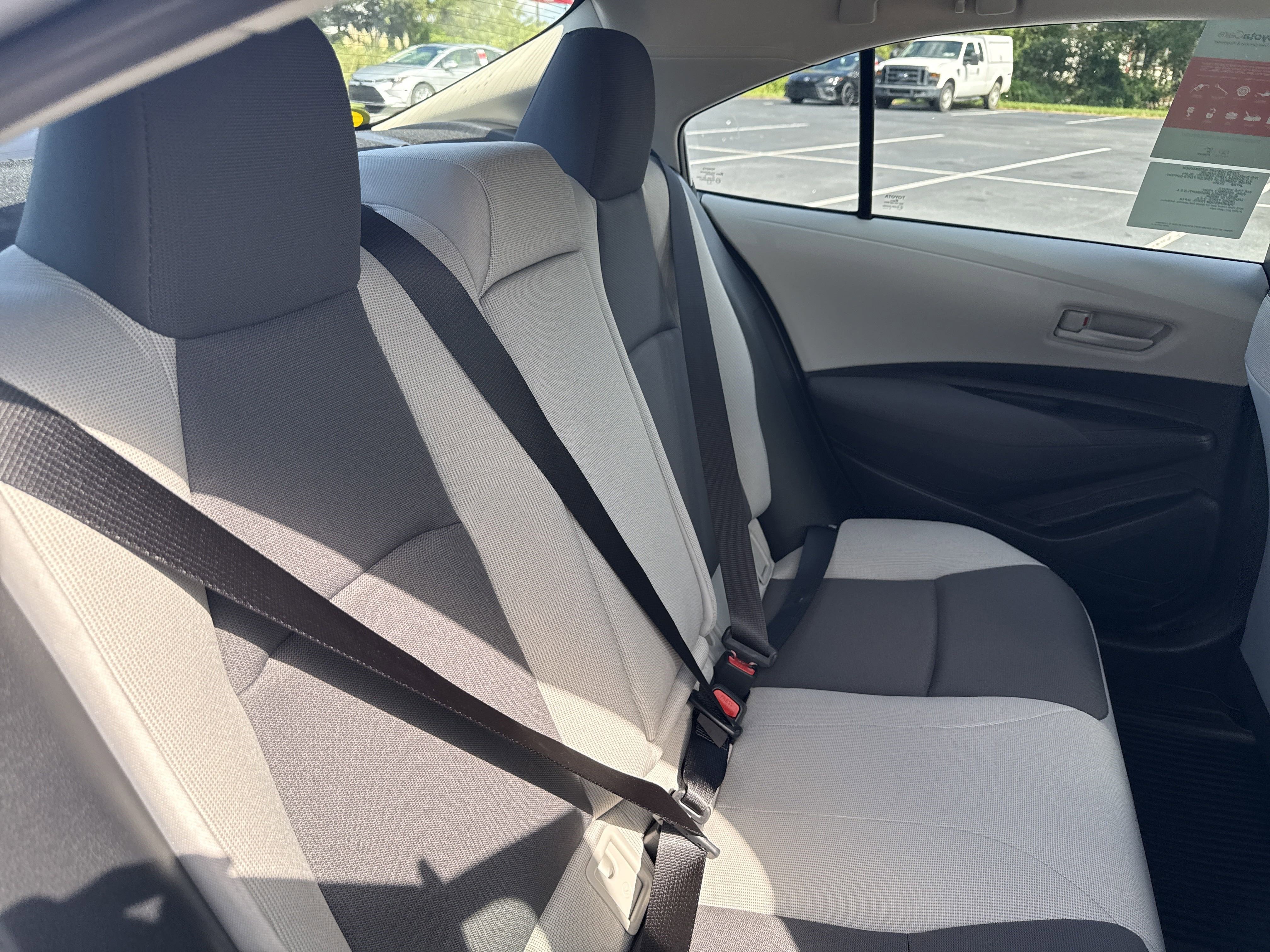 Used 2025 Toyota Corolla LE FWD image 31