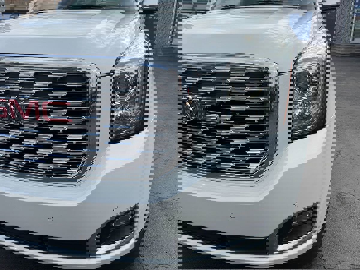 Used 2020 GMC Yukon Denali w/ Denali Ultimate Package AWD/4WD image 3