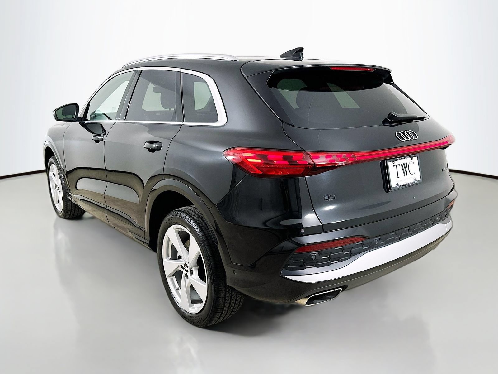 Used 2025 Audi Q5 Premium Plus w/ Premium Plus AWD/4WD image 7