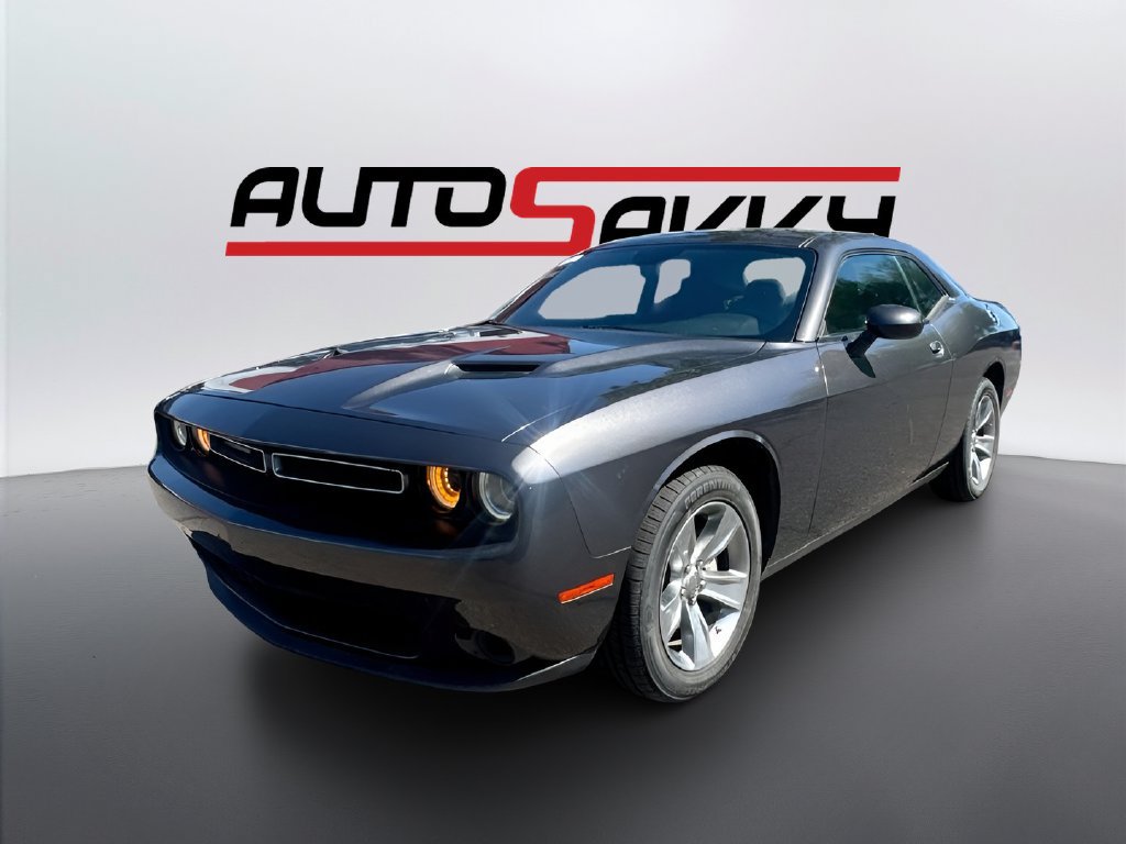 Used 2022 Dodge Challenger SXT RWD image 4