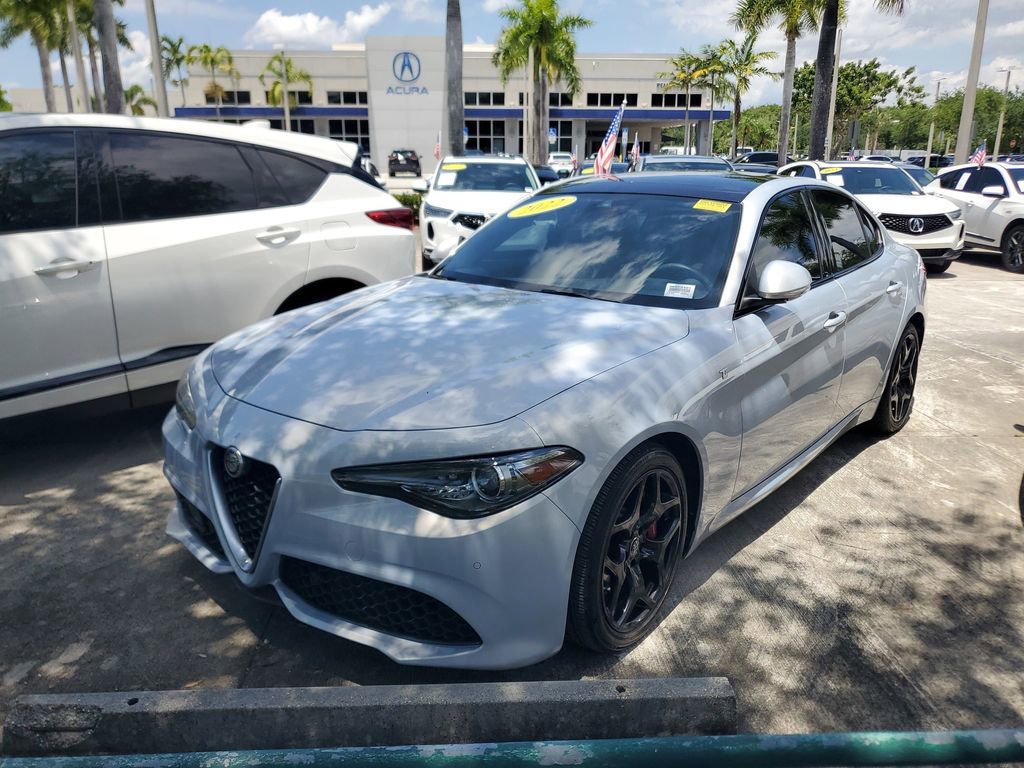 Used 2022 Alfa Romeo Giulia Ti RWD image 3