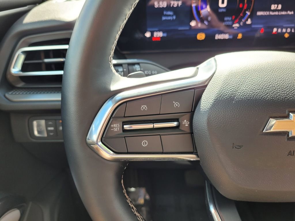 Certified 2025 Chevrolet Traverse LT FWD image 30