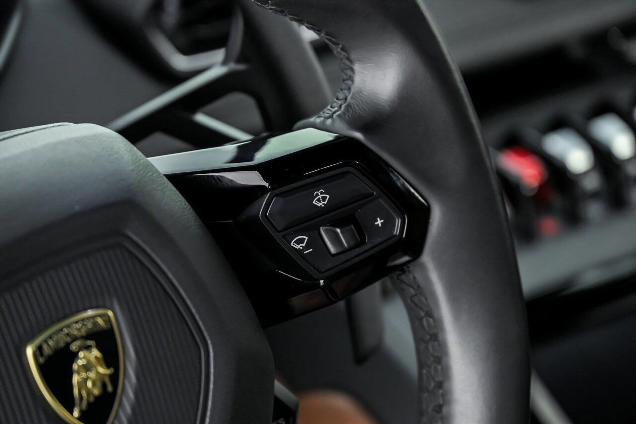 Used 2020 Lamborghini Huracan EVO AWD/4WD image 28