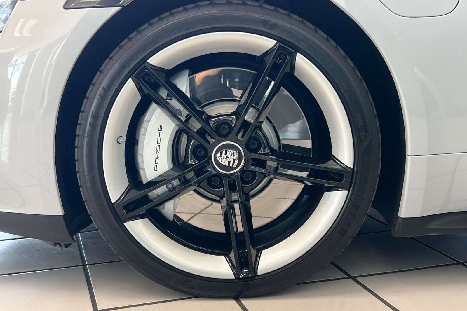 Used 2022 Porsche Taycan 4S image 25