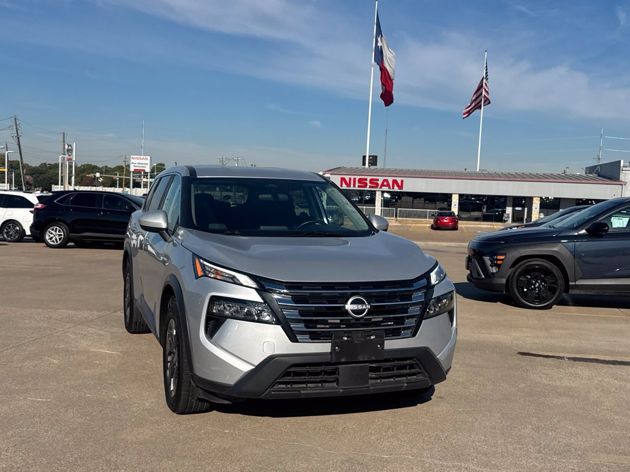 Certified 2025 Nissan Rogue SV FWD image 4