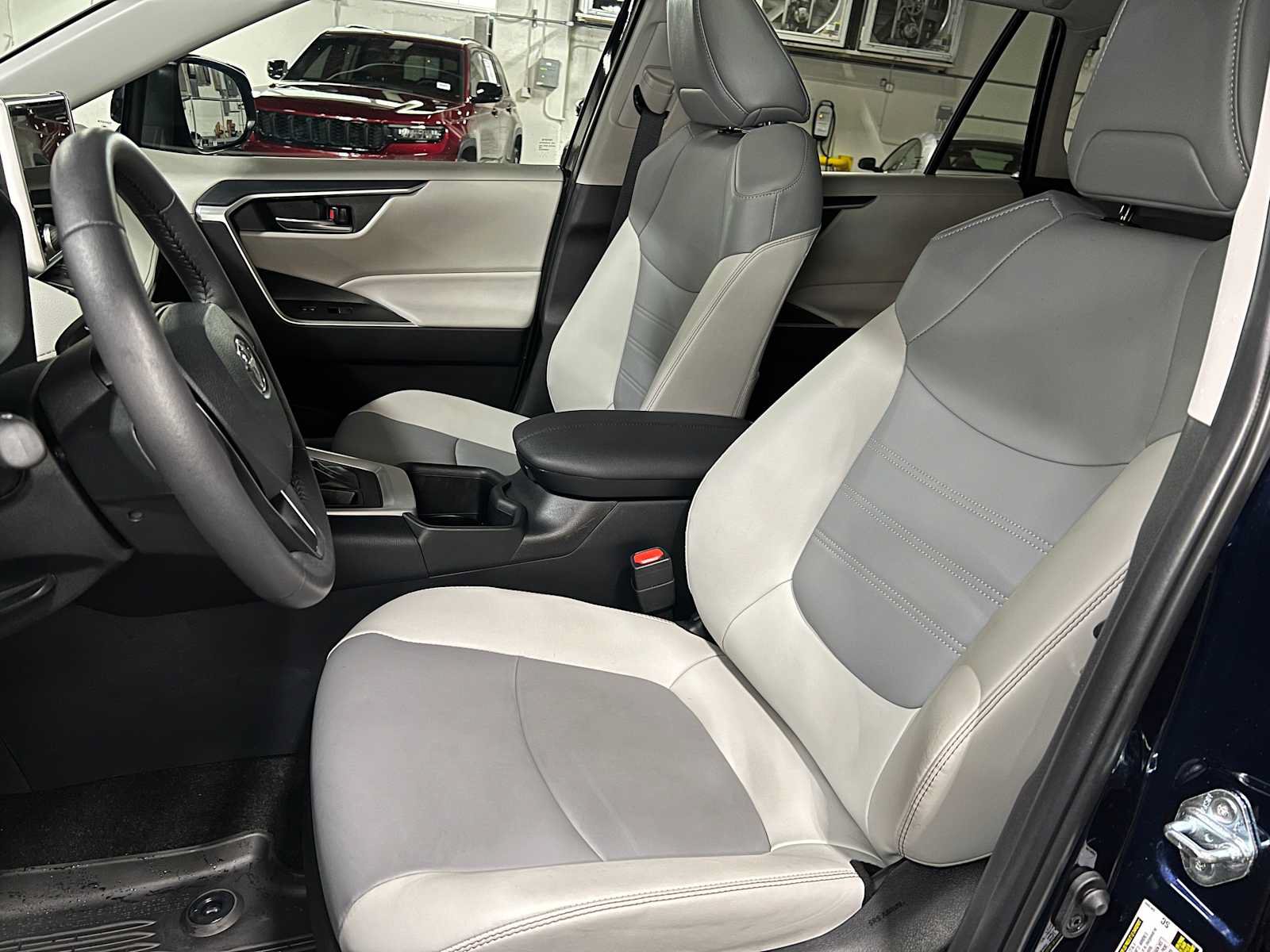 Used 2025 Toyota RAV4 XLE Premium w/ Weather Package AWD/4WD image 24