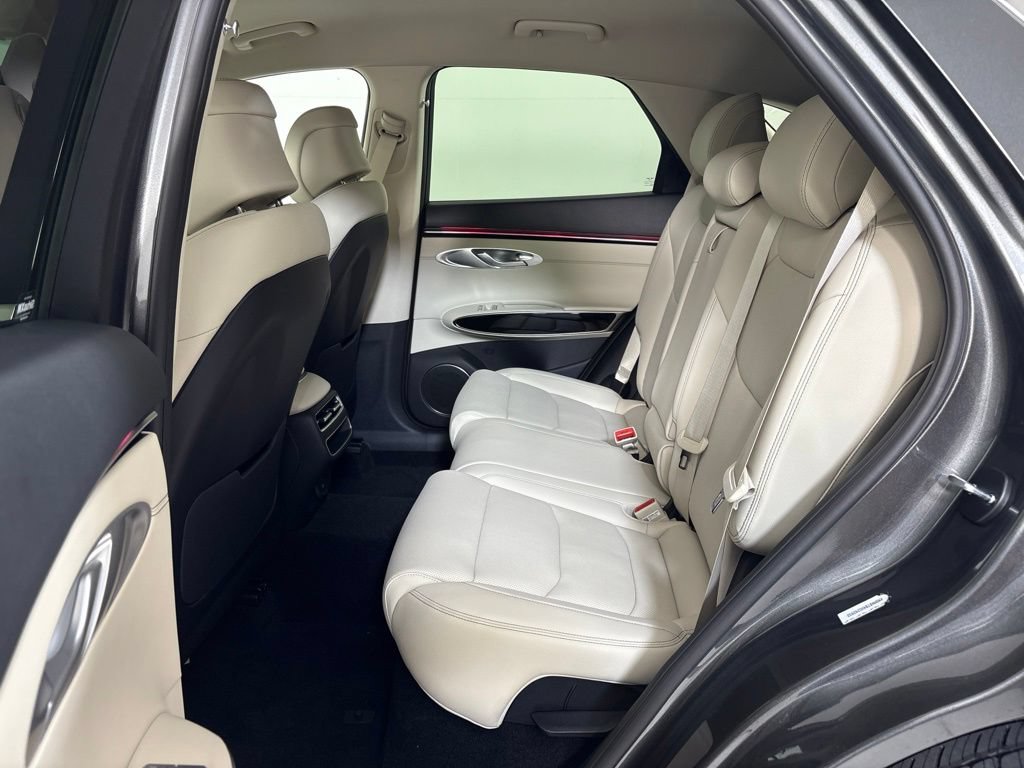 New 2027 Genesis GV70 2.5T AWD/4WD image 18
