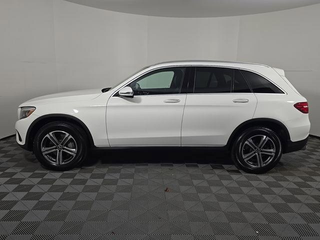 Used 2017 Mercedes-Benz GLC 300 4MATIC image 2