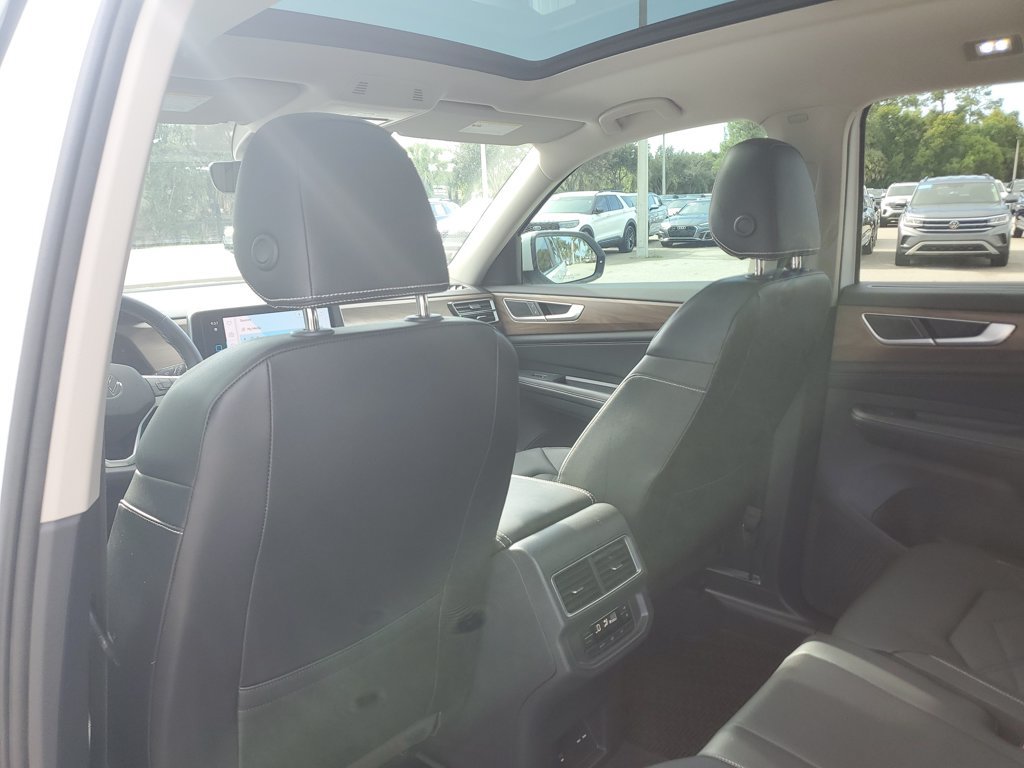 Certified 2024 Volkswagen Atlas SE w/ Panoramic Sunroof Package FWD image 18