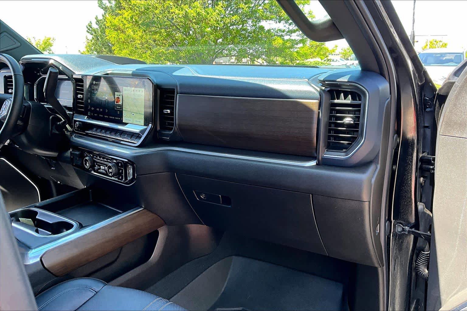 Used 2024 Chevrolet Silverado 2500 High Country w/ Technology Package AWD/4WD image 19
