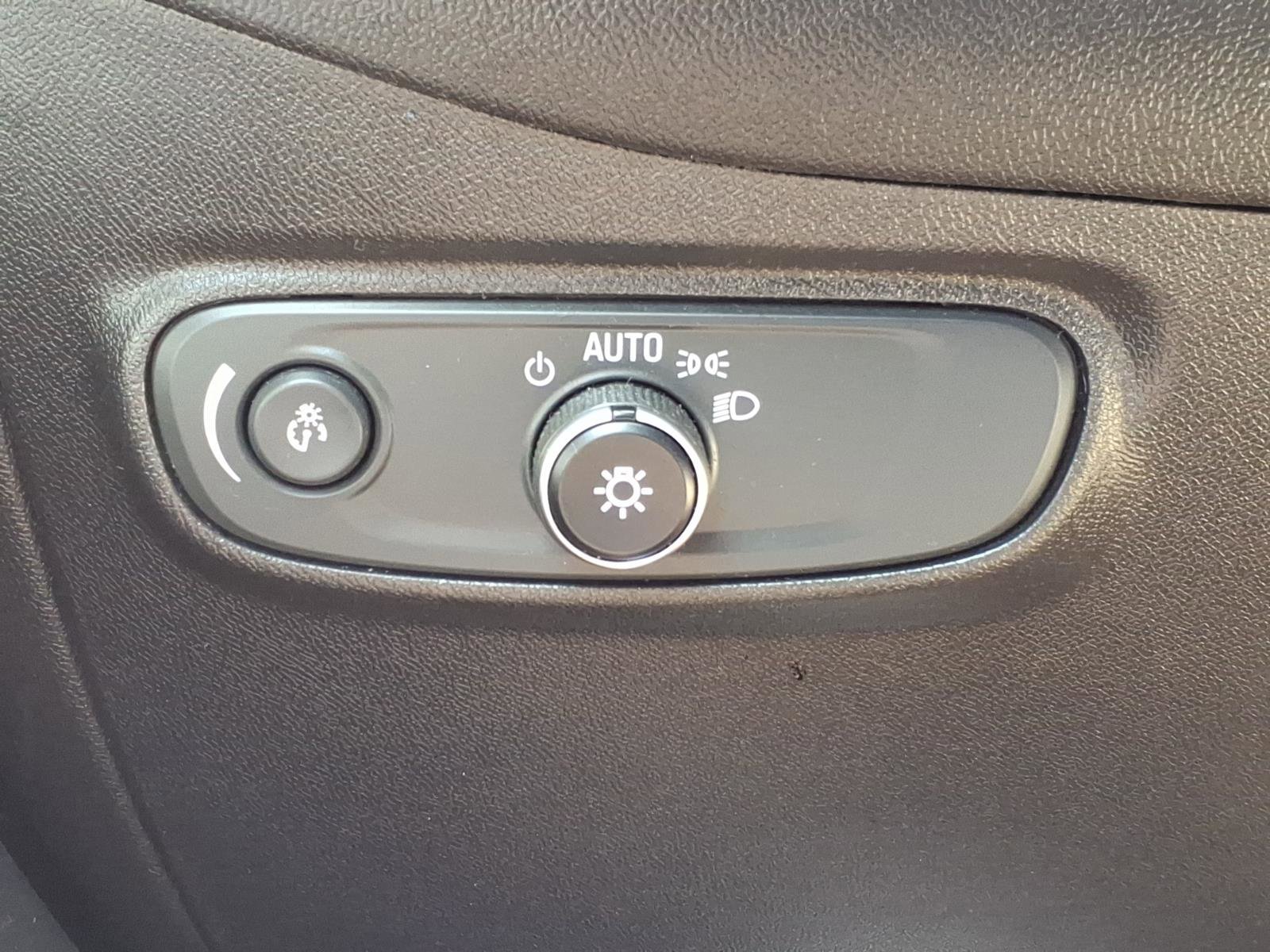 Used 2019 Chevrolet Equinox LS w/ LS Convenience Package FWD image 16