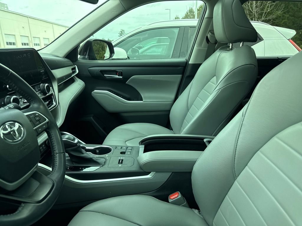 Used 2023 Toyota Highlander XLE image 15