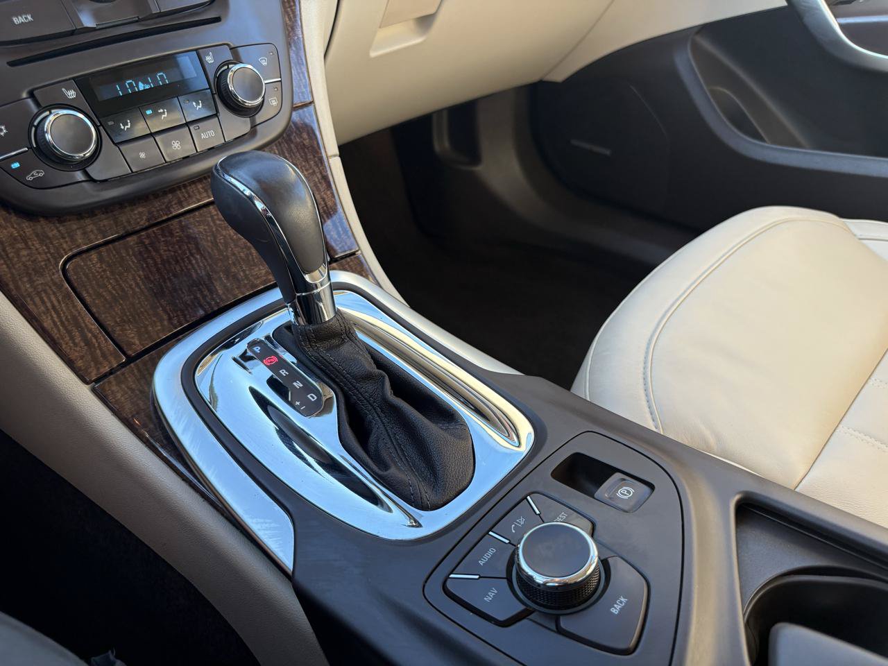 Used 2013 Buick Regal Premium FWD image 38