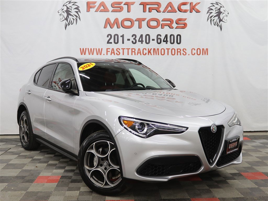 Used 2021 Alfa Romeo Stelvio Sprint w/ Nero Edizione image 3