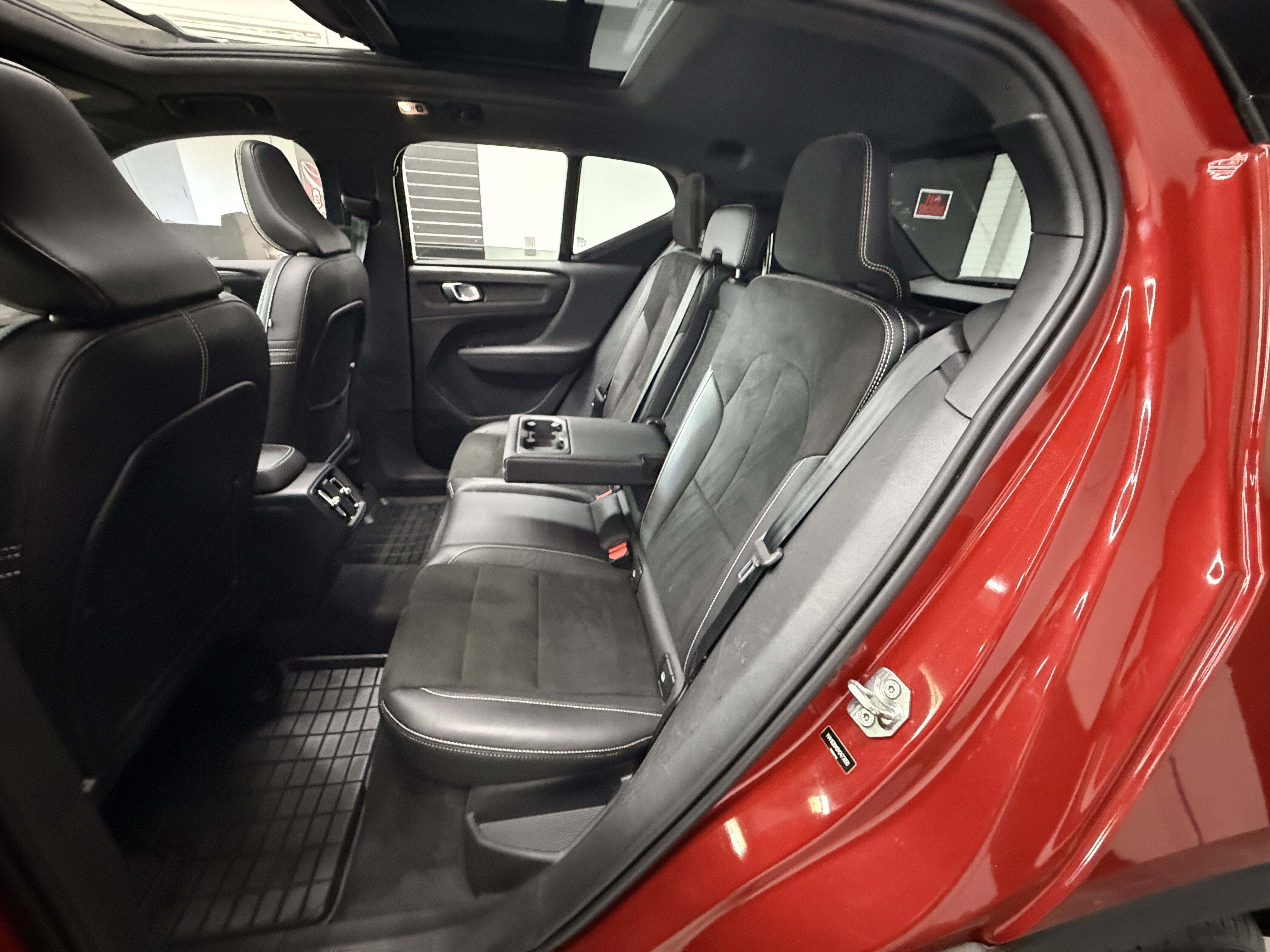 Used 2021 Volvo XC40 T5 R-Design AWD/4WD image 18