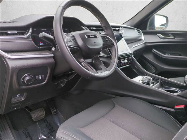 Used 2024 Jeep Grand Cherokee L Laredo image 11