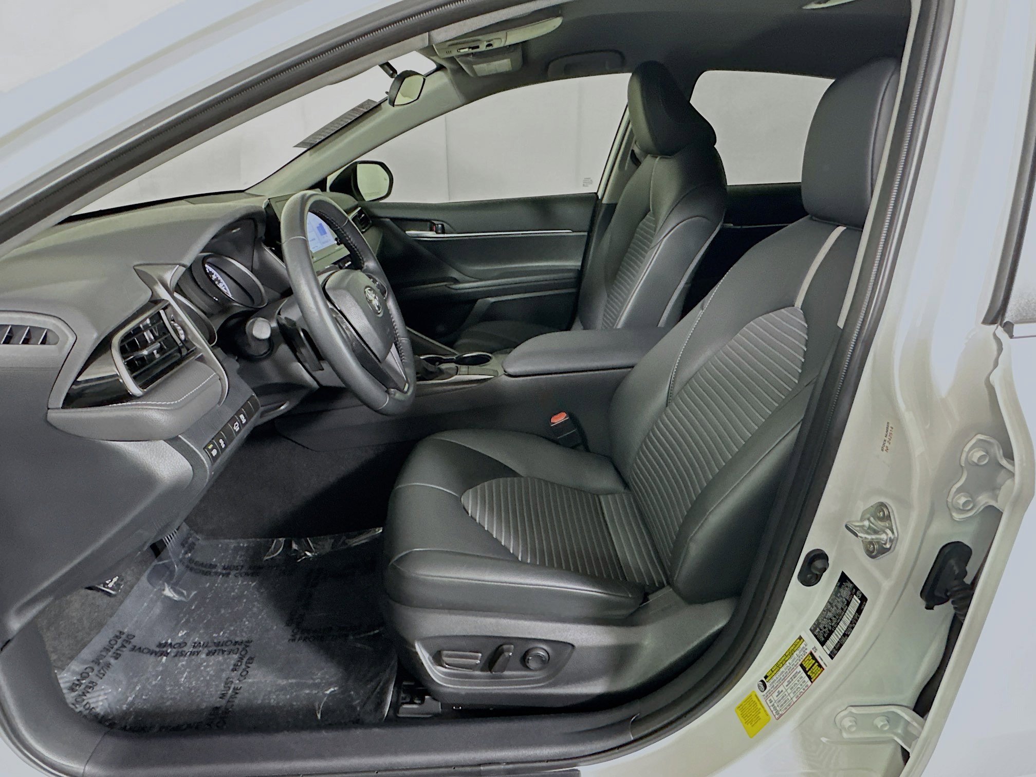 Used 2024 Toyota Camry SE FWD image 12