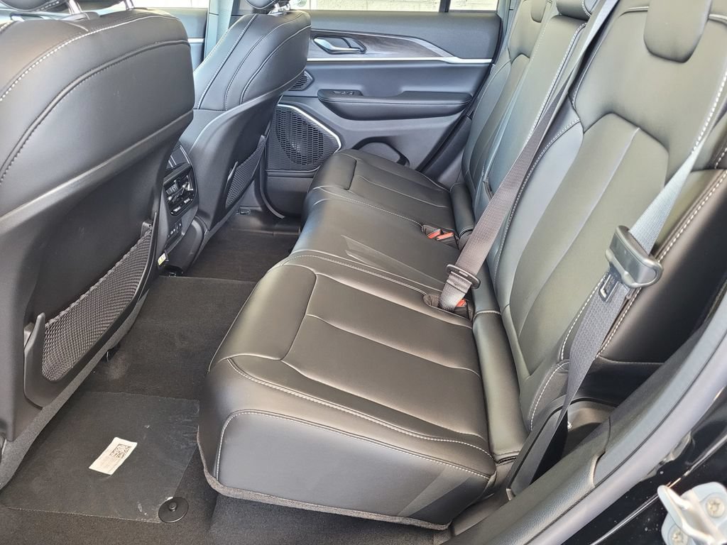 New 2026 Jeep Grand Cherokee Limited w/ Limited Altitude Package AWD/4WD image 4
