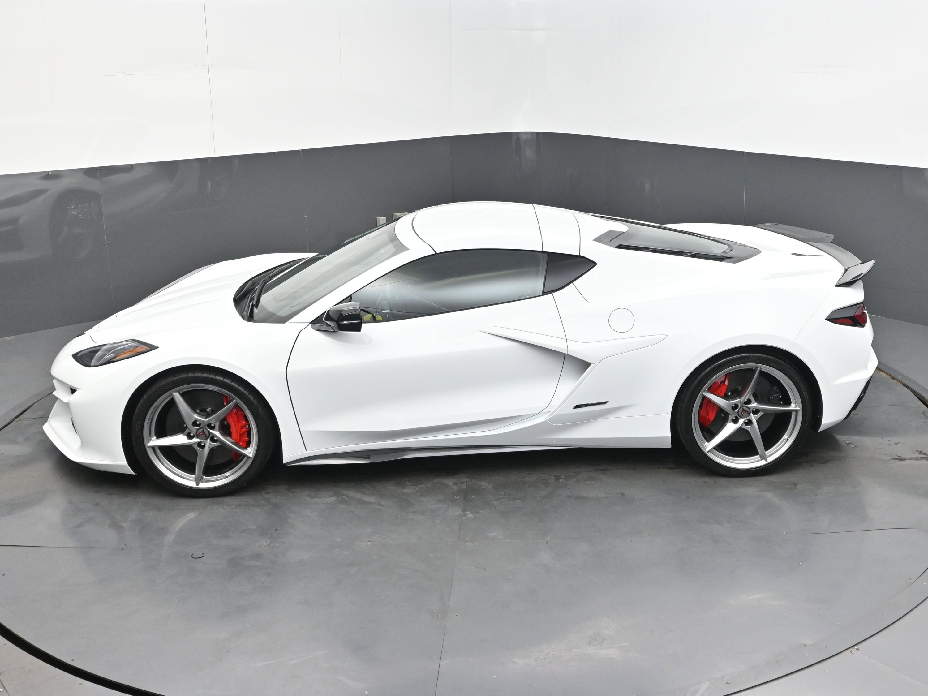 New 2025 Chevrolet Corvette E-Ray image 33