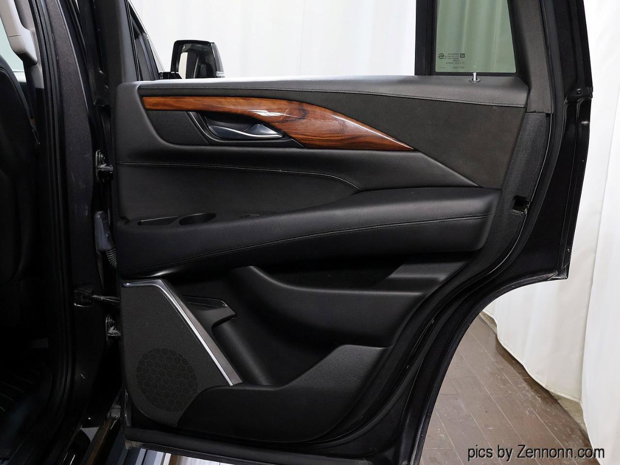 Used 2015 Cadillac Escalade Premium AWD/4WD image 32