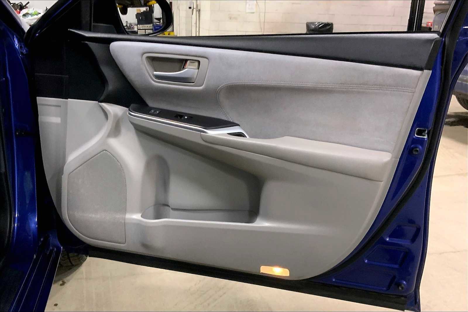 Used 2015 Toyota Camry XSE image 22