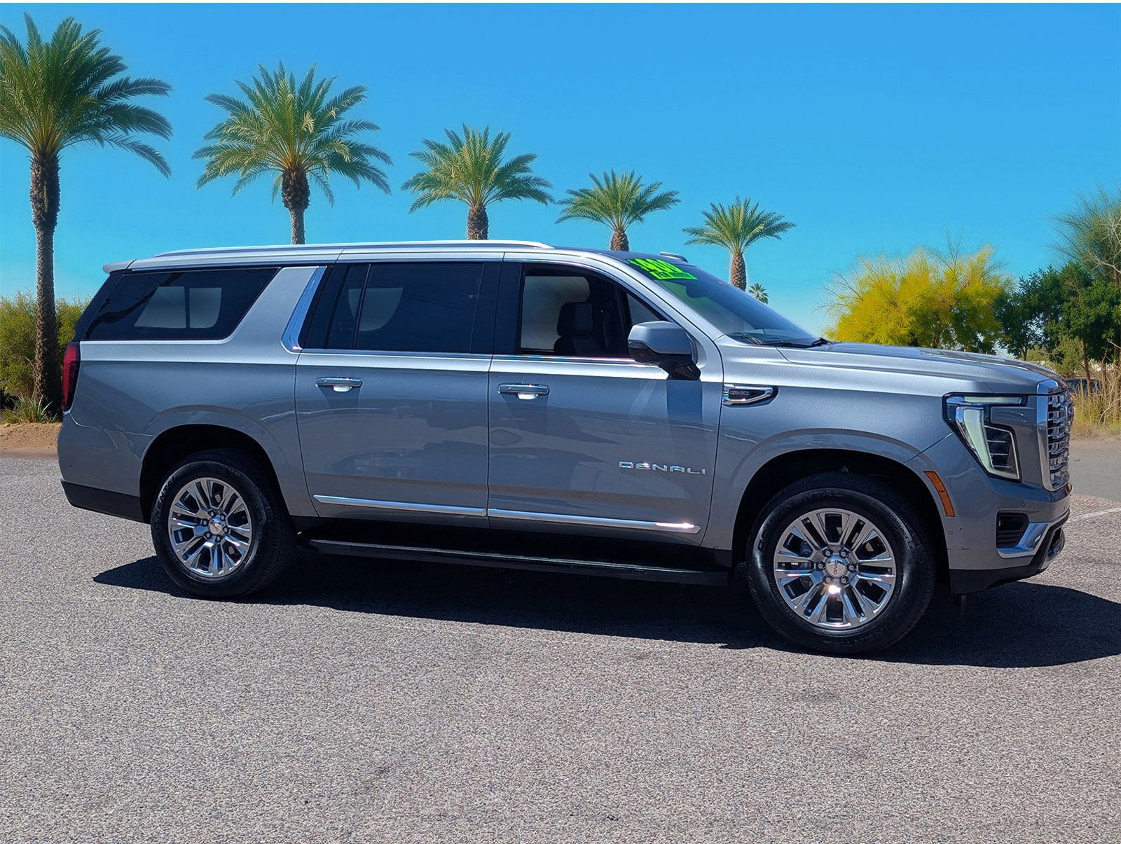 Used 2025 GMC Yukon XL Denali AWD/4WD image 5