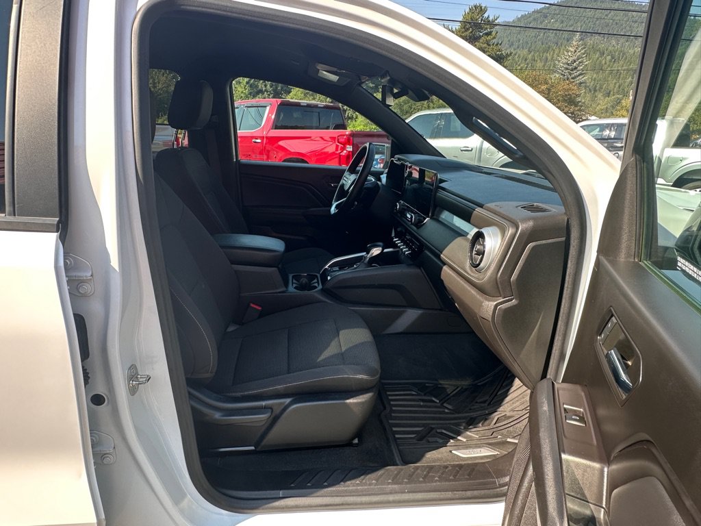 Used 2023 Chevrolet Colorado LT w/ LT Convenience Package II AWD/4WD image 4