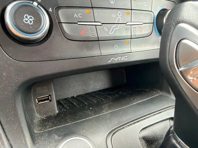 Used 2015 Ford Focus SE w/ SE Cold Weather Package FWD image 27