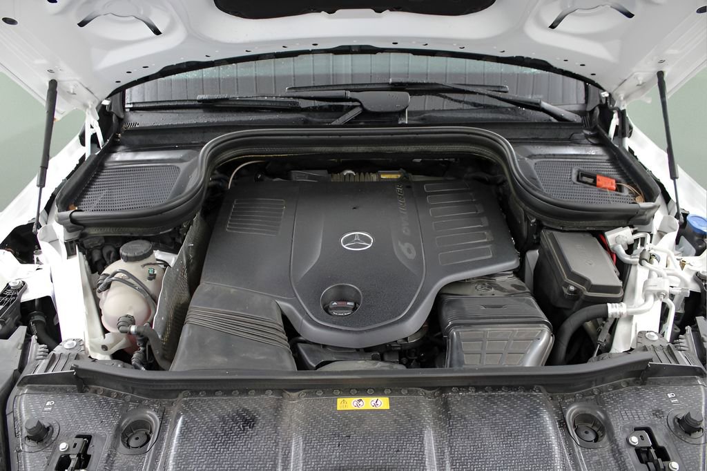 Used 2024 Mercedes-Benz GLS 450 4MATIC image 40