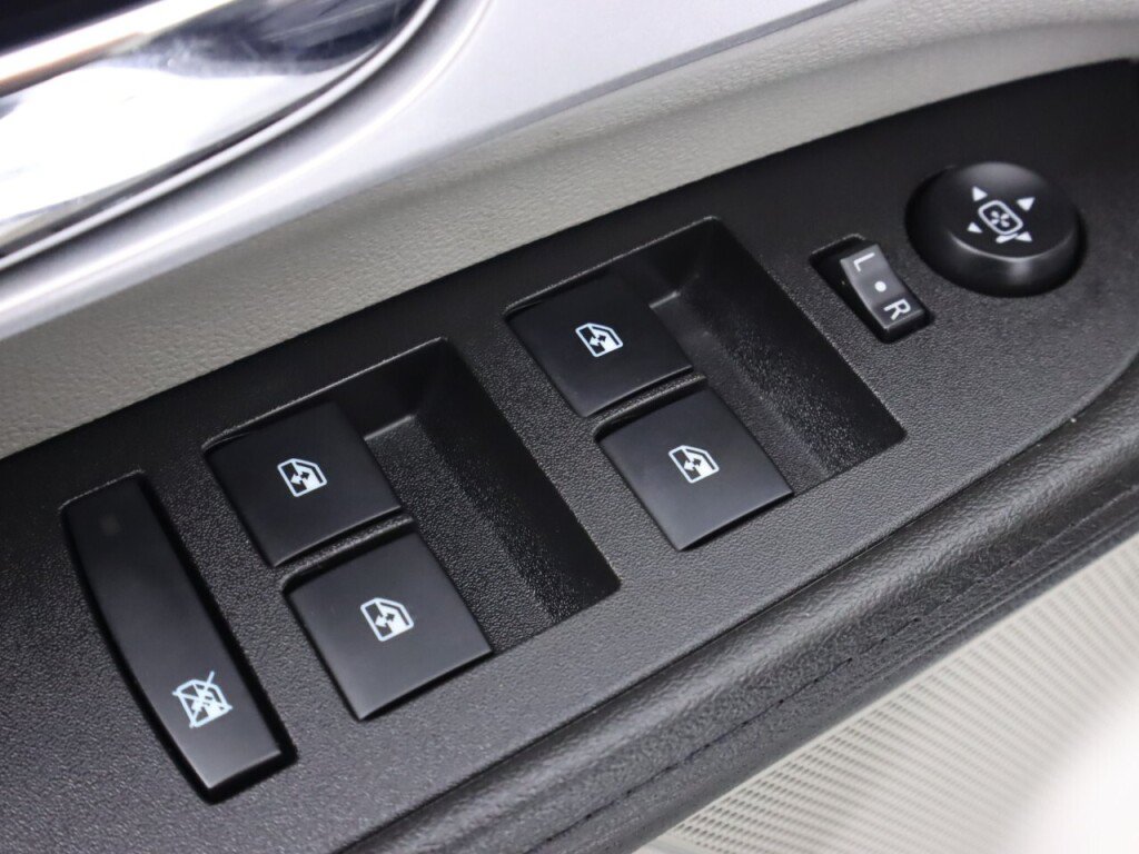 Used 2017 Chevrolet Equinox LT FWD image 23