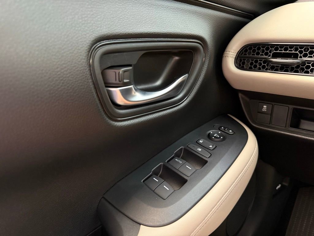 Used 2025 Honda HR-V LX image 13