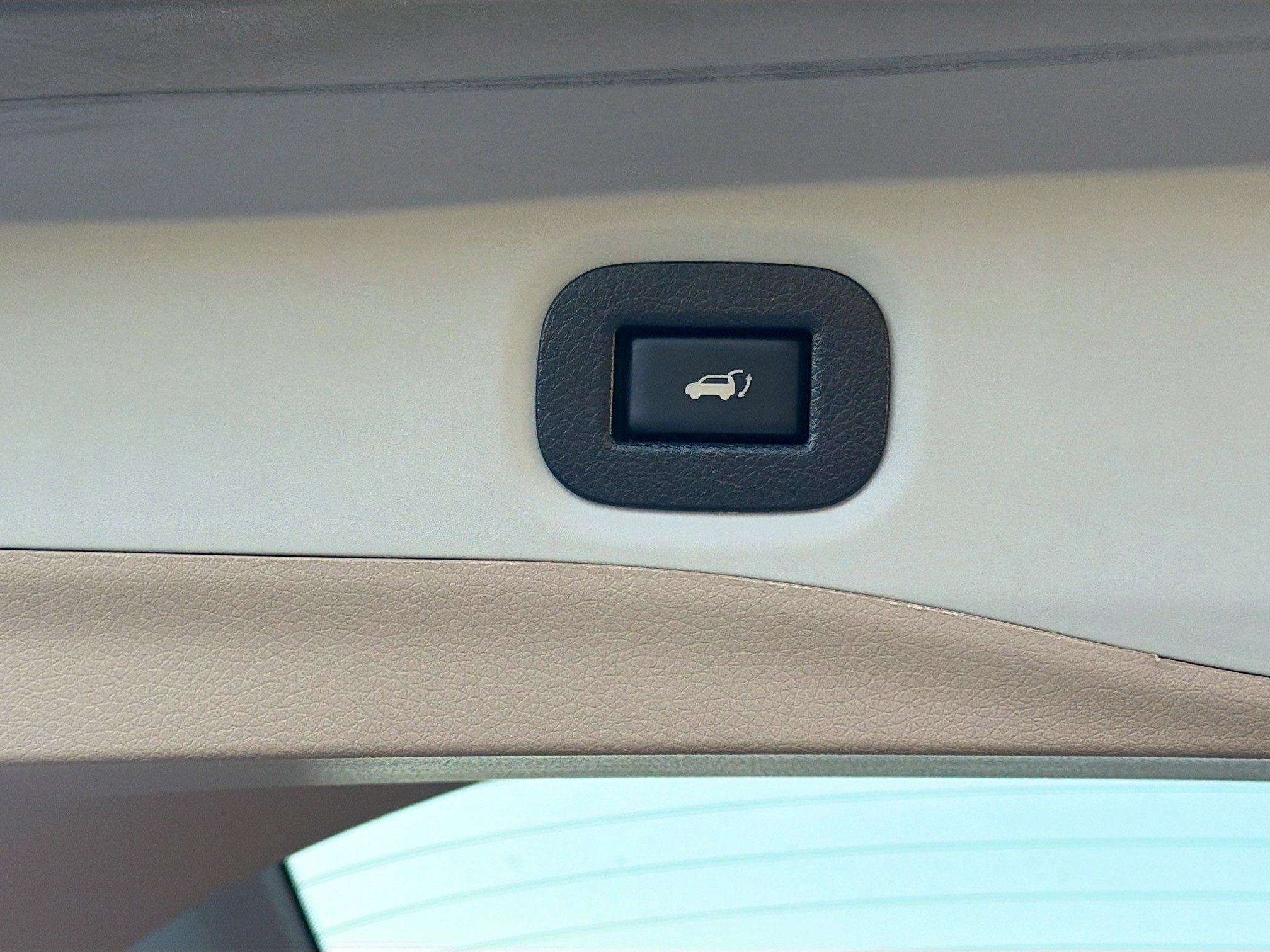 Used 2018 Nissan Rogue SV w/ Sun & Sound Touring Package image 13