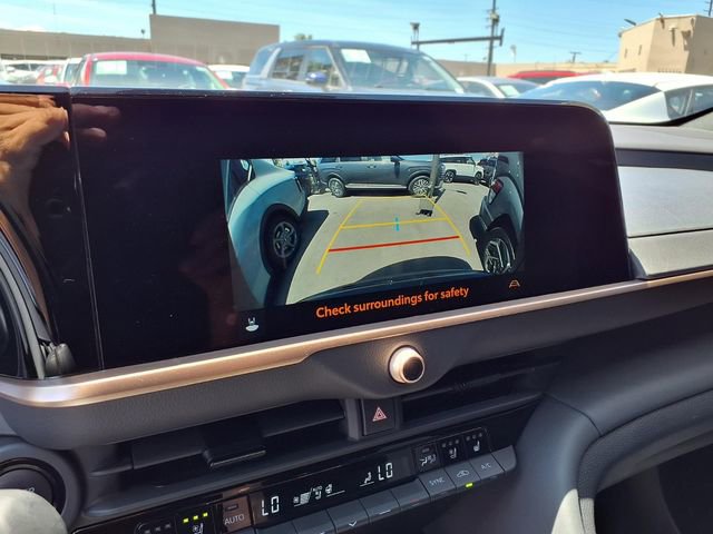 Used 2025 Toyota Crown Signia AWD/4WD image 19