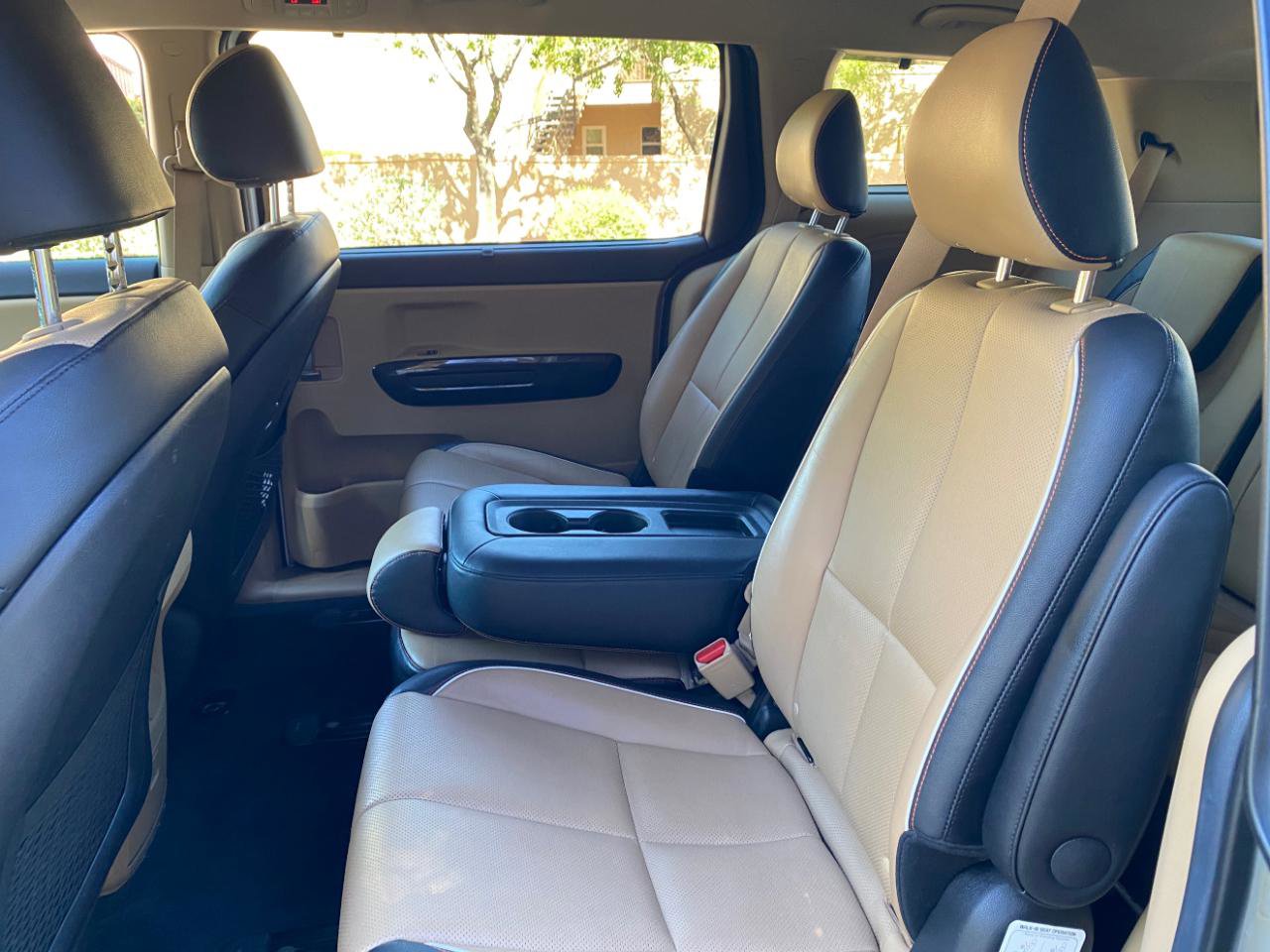 Used 2018 Kia Sedona EX FWD image 36
