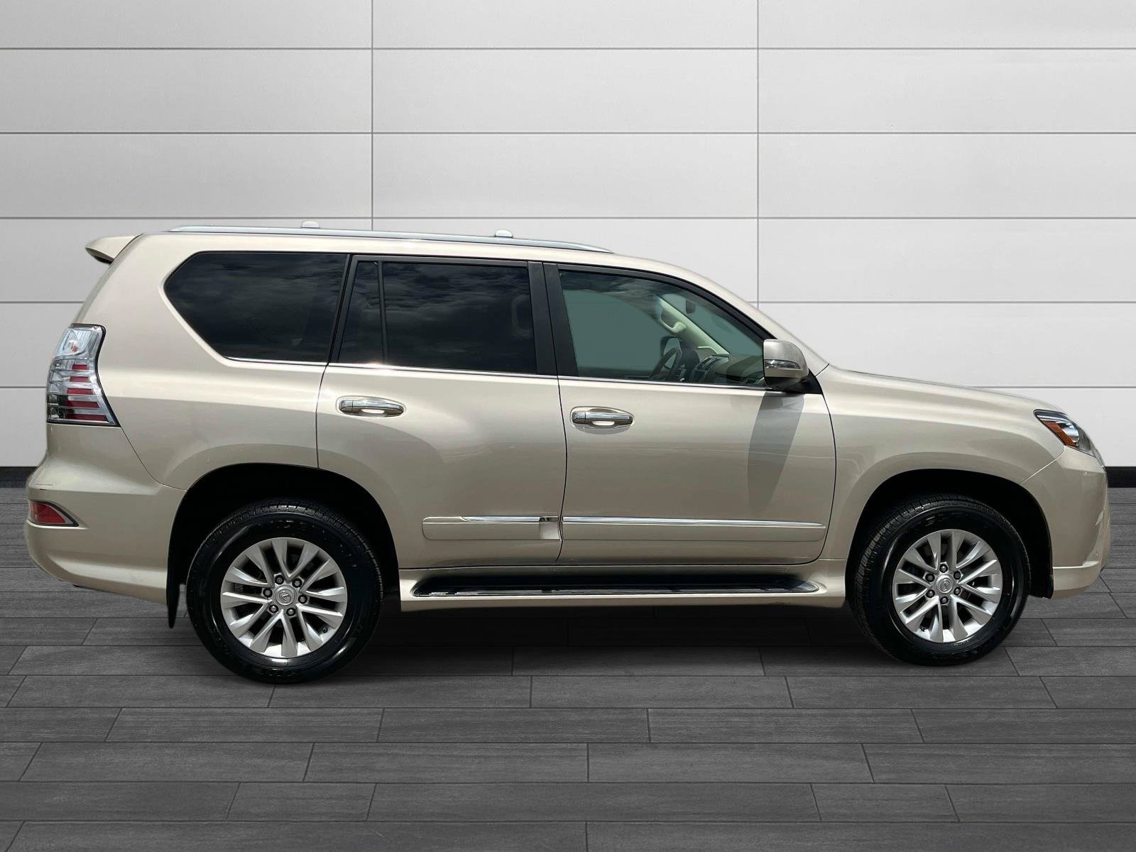 Used 2015 Lexus GX 460 w/ Premium Package AWD/4WD image 2