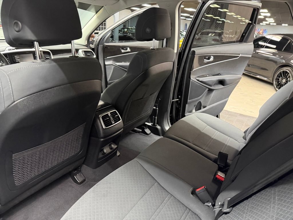 Used 2017 Kia Sorento AWD image 39