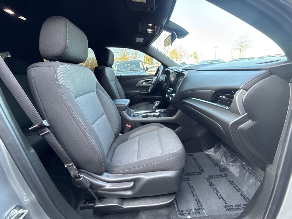 Used 2023 Chevrolet Traverse LT image 25