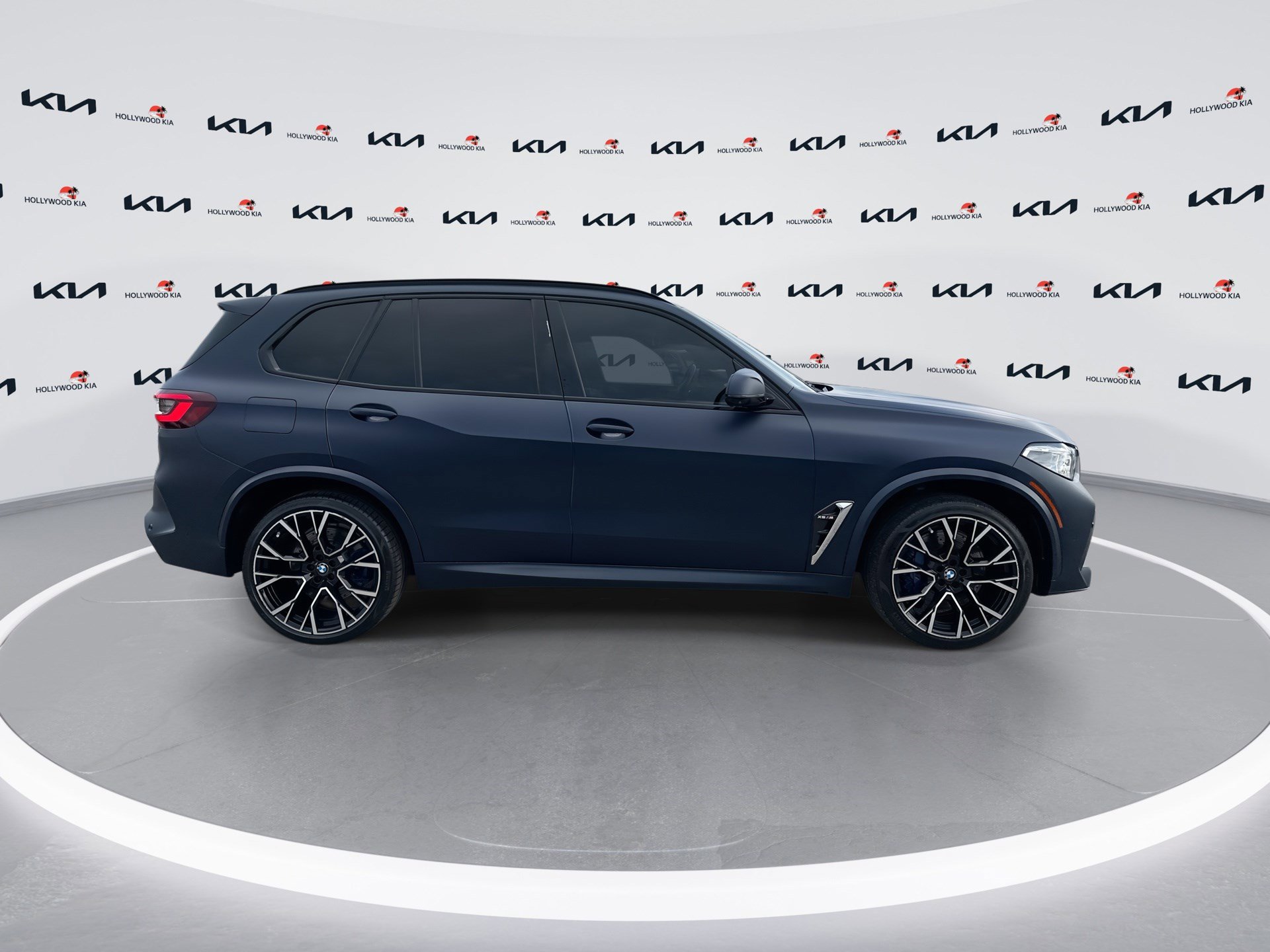 Used 2021 BMW X5 M w/ Executive Package image 9