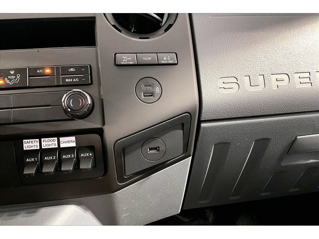 Used 2023 Ford F750 2WD Regular Cab Super Duty image 29