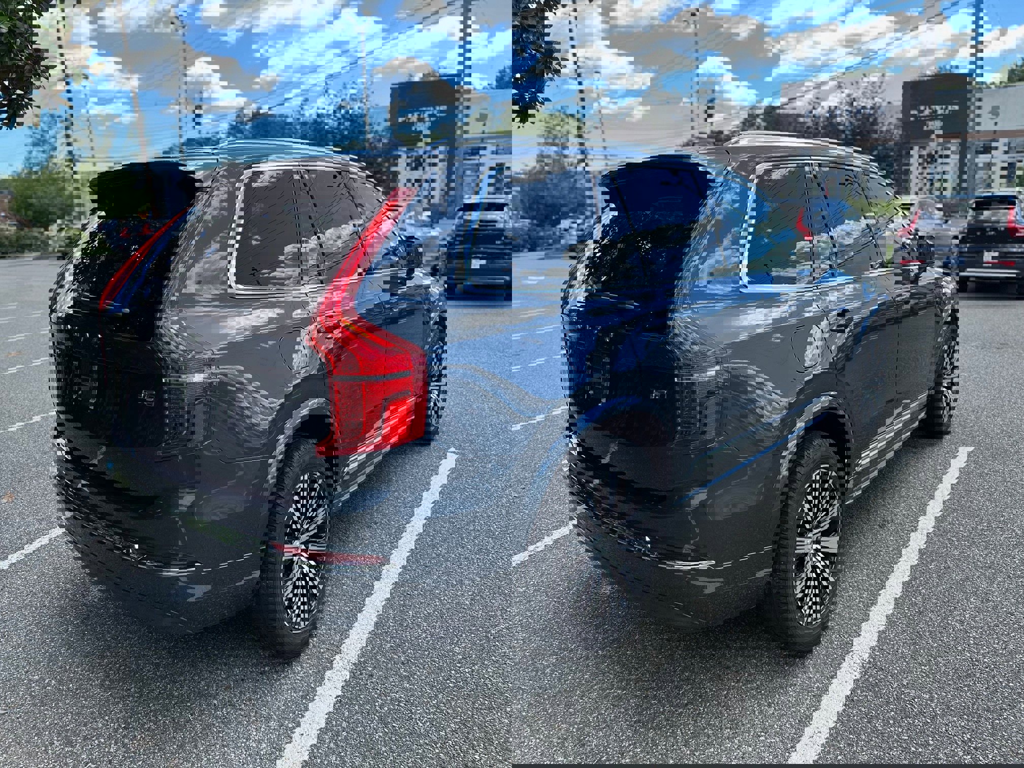 Certified 2025 Volvo XC90 B5 Core image 2