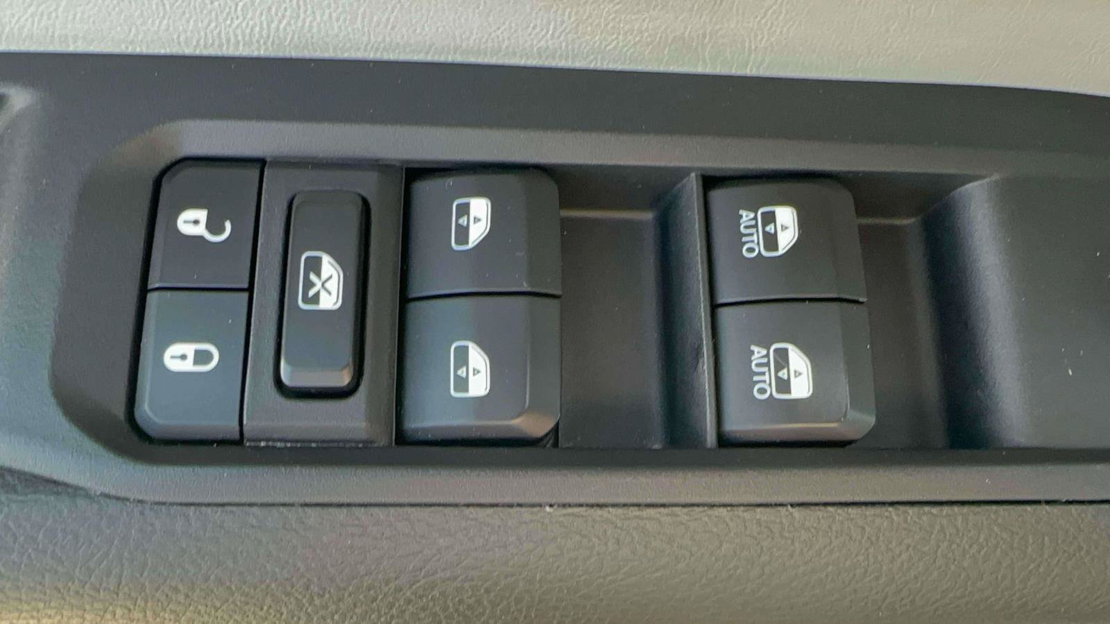 Used 2023 Jeep Compass Limited w/ Elite Group AWD/4WD image 14