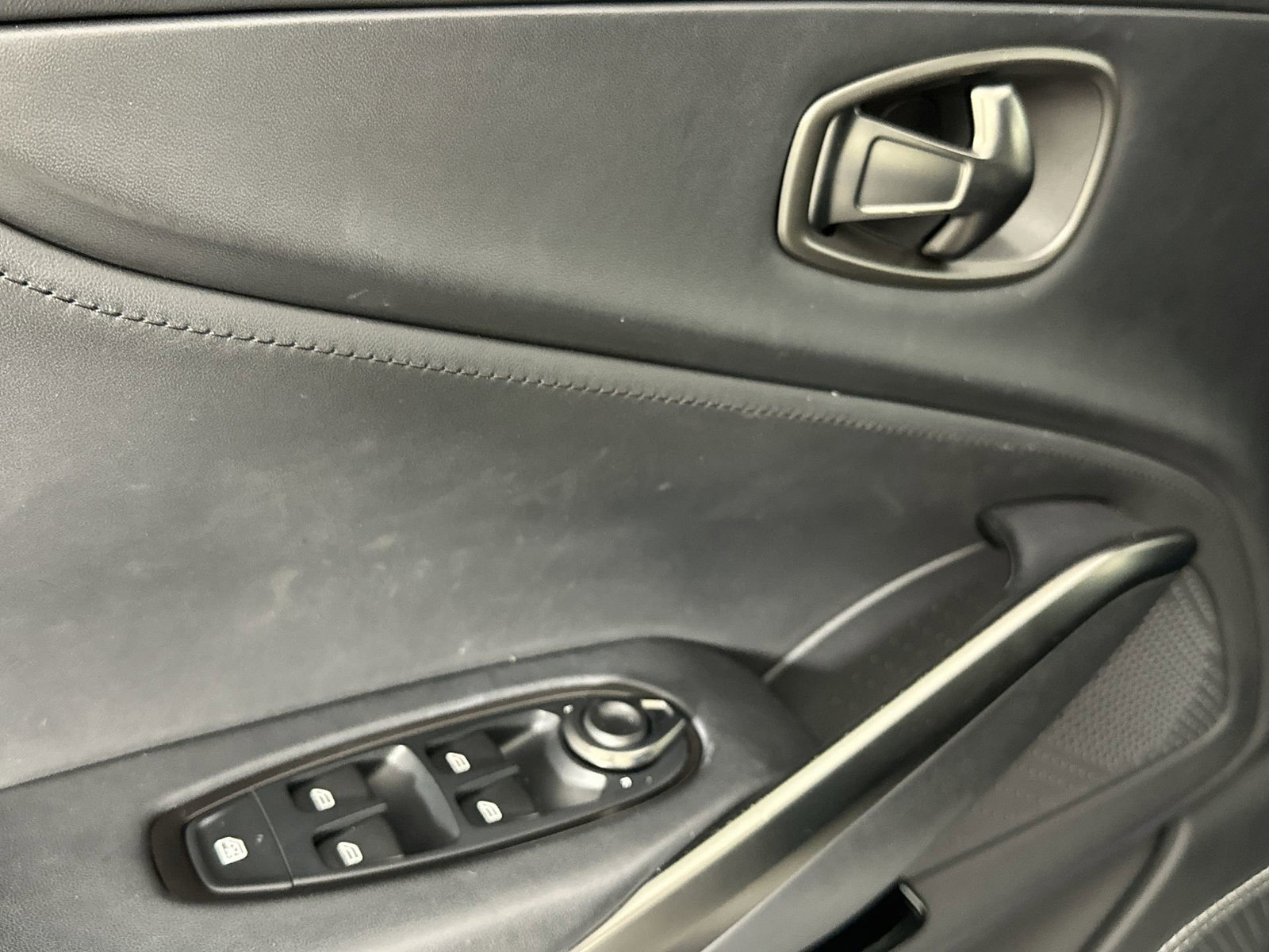 Used 2023 Aston Martin DBX image 13