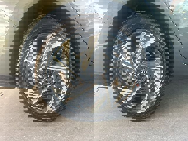 New 2026 Hyundai Elantra Limited image 39